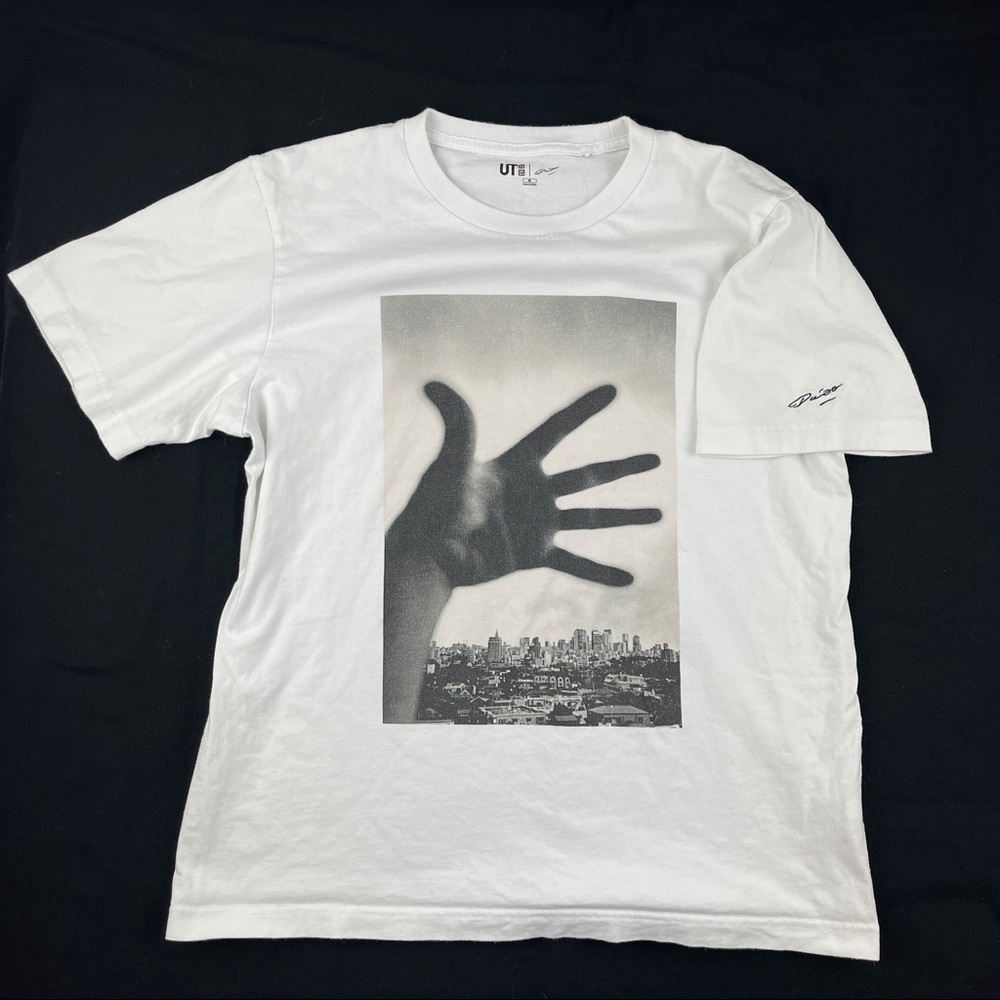 UT Tshirt Mens Medium White Hand Graphic Short Sleeve